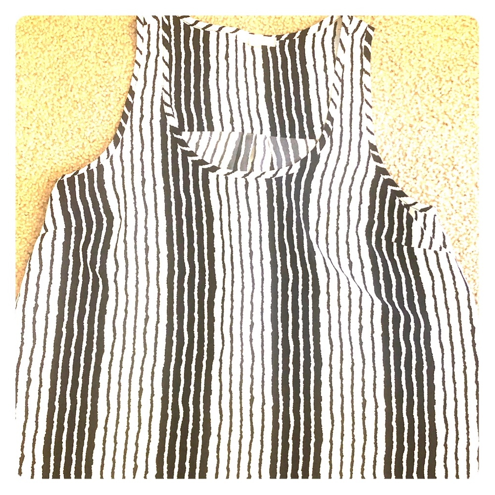XS black and white lightweight tank